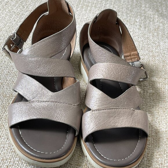 Sofft Shoes - SOFFT Women's Sandal Sofft Bali anthracite metallic silver leather shoe size 9M